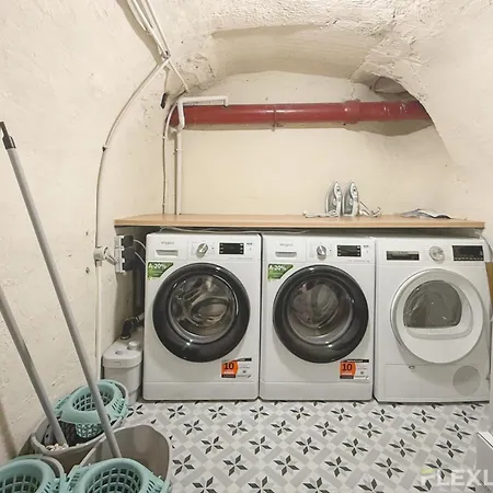 Charming 16m In 20 With Shared Terrace Paříž