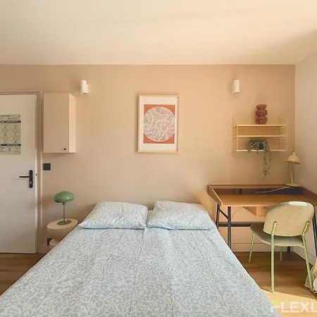 Charming 16m In 20 With Shared Terrace Apartmán